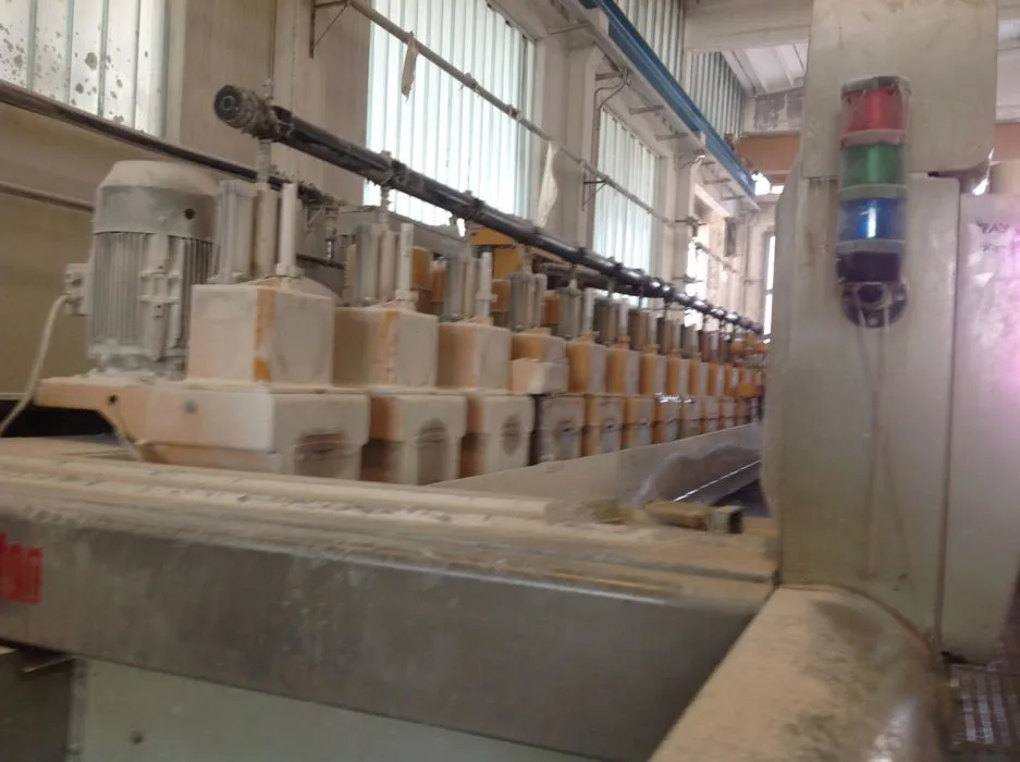 Line resin and polishing marble slabs Breton