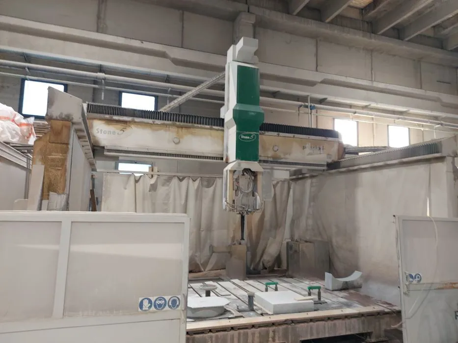 CNC MACHINE 5 AXIS