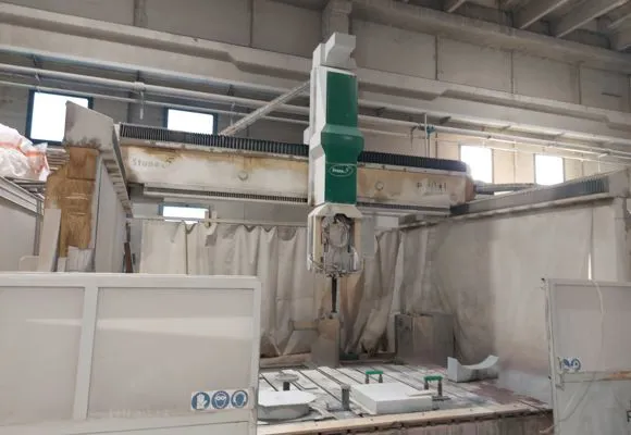 CNC MACHINE 5 AXIS