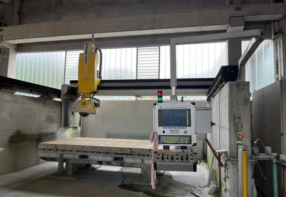 CNC CUTTING AND SHAPING CENTER WITH 5 INTERPOLATED AXES