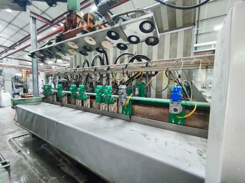 AUTOMATIC MULTIBLADE CROSS-CUTTING MACHINE